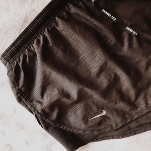 BLACK NIKE RUNNING SHORTS ✔️